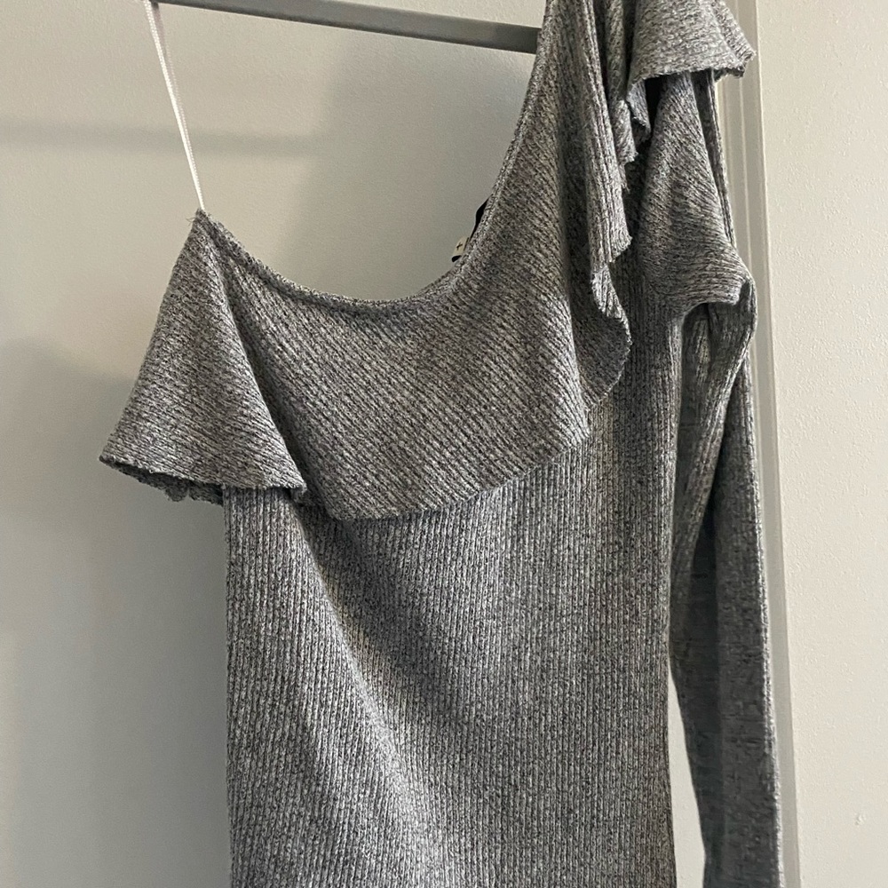 Small Express One Eleven One-Shoulder Ruffle Top - Picture 4 of 6